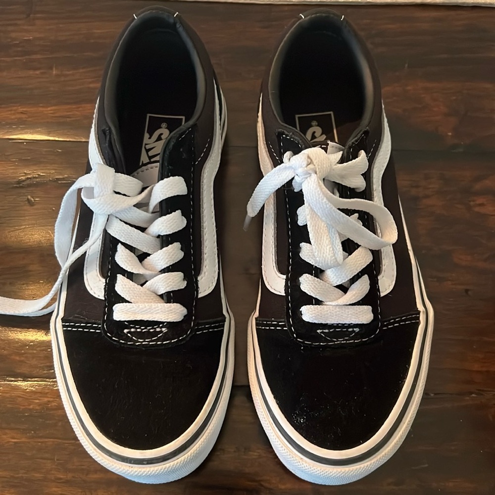 VANS- Brand new, never worn black and white tie sneakers